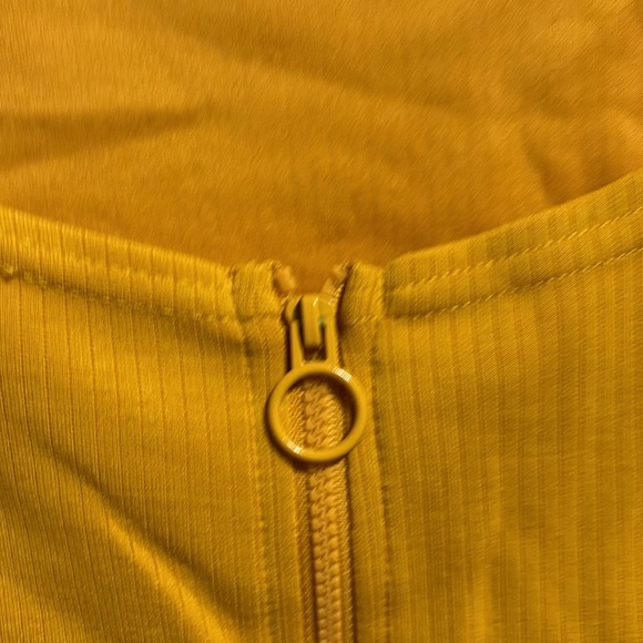 NWOT BB Dakota Steve Madden Yellow Zip up crop top 💛 - Picture 3 of 7